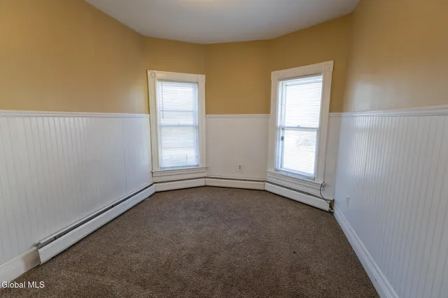 $1,300 | 104 Lawrence Street, Unit 2, Glens Falls, NY 12801