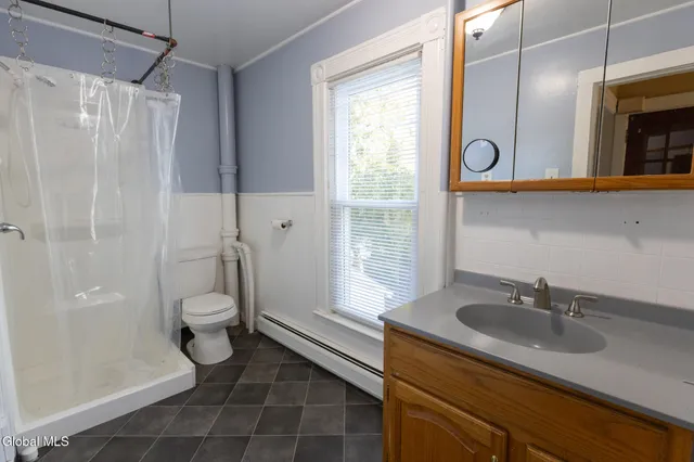 $1,300 | 104 Lawrence Street, Unit 2, Glens Falls, NY 12801