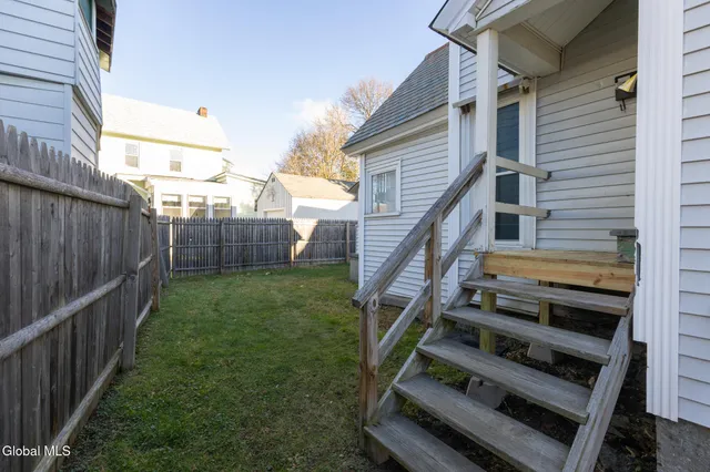 $1,300 | 104 Lawrence Street, Unit 2, Glens Falls, NY 12801