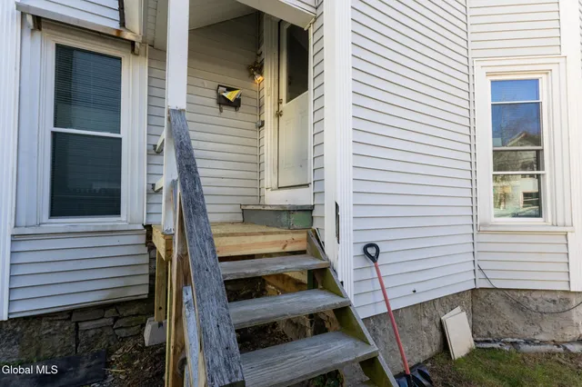 $1,300 | 104 Lawrence Street, Unit 2, Glens Falls, NY 12801