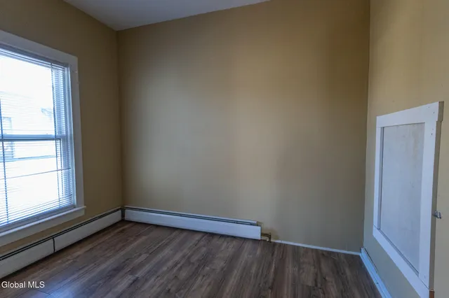 $1,300 | 104 Lawrence Street, Unit 2, Glens Falls, NY 12801