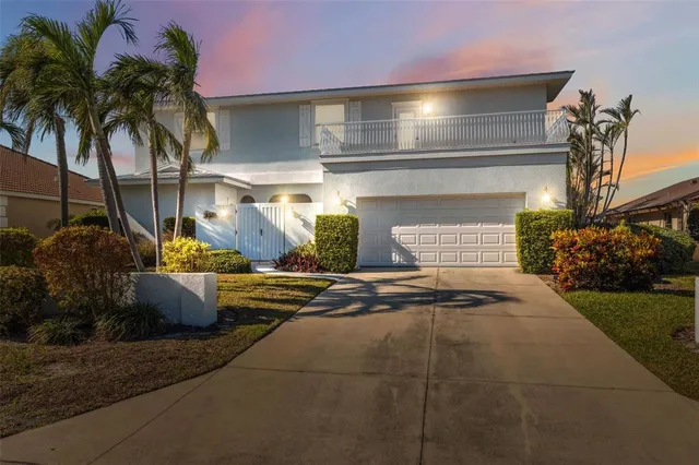 $4,186,000 | 727 Key Royale Drive, Holmes Beach, FL 34217