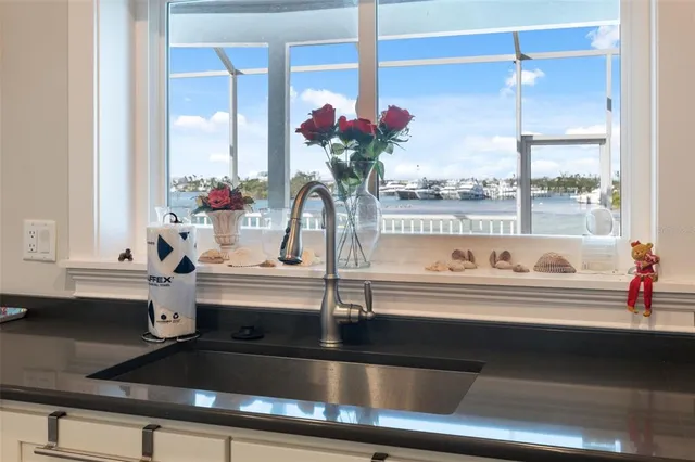 $4,186,000 | 727 Key Royale Drive, Holmes Beach, FL 34217