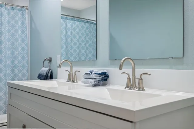 $4,186,000 | 727 Key Royale Drive, Holmes Beach, FL 34217