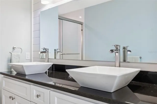 $4,186,000 | 727 Key Royale Drive, Holmes Beach, FL 34217