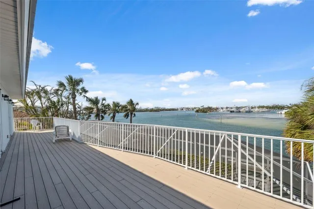 $4,186,000 | 727 Key Royale Drive, Holmes Beach, FL 34217