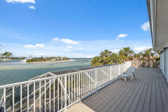 $4,186,000 | 727 Key Royale Drive, Holmes Beach, FL 34217
