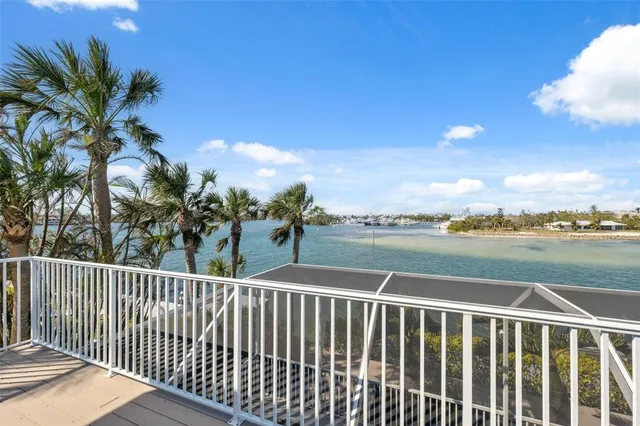 $4,186,000 | 727 Key Royale Drive, Holmes Beach, FL 34217