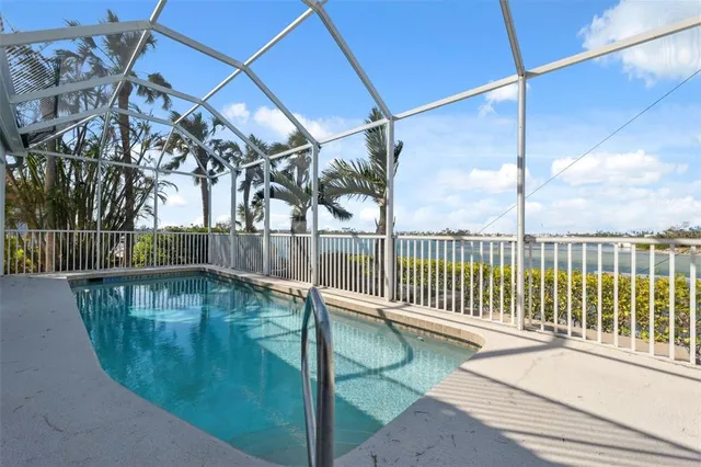 $4,186,000 | 727 Key Royale Drive, Holmes Beach, FL 34217