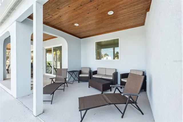 $4,186,000 | 727 Key Royale Drive, Holmes Beach, FL 34217