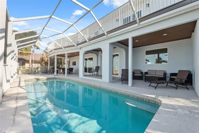 $4,186,000 | 727 Key Royale Drive, Holmes Beach, FL 34217