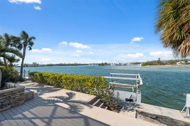 $4,186,000 | 727 Key Royale Drive, Holmes Beach, FL 34217