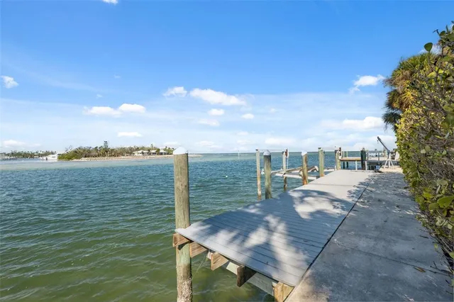 $4,186,000 | 727 Key Royale Drive, Holmes Beach, FL 34217