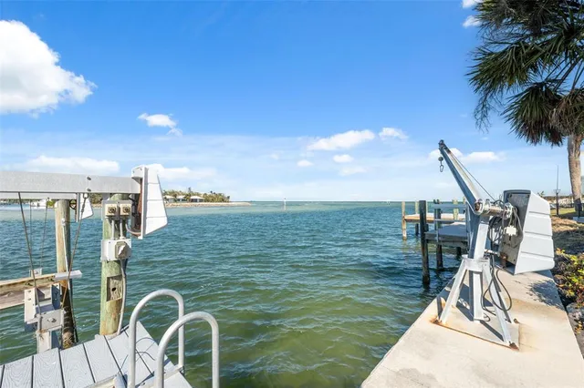 $4,186,000 | 727 Key Royale Drive, Holmes Beach, FL 34217