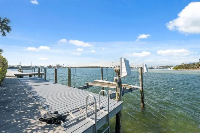 $4,186,000 | 727 Key Royale Drive, Holmes Beach, FL 34217
