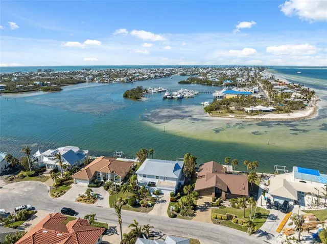 $4,186,000 | 727 Key Royale Drive, Holmes Beach, FL 34217