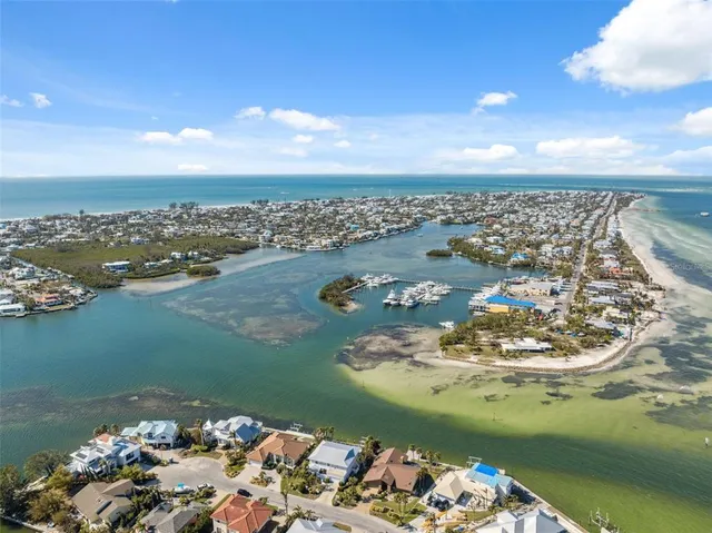 $4,186,000 | 727 Key Royale Drive, Holmes Beach, FL 34217