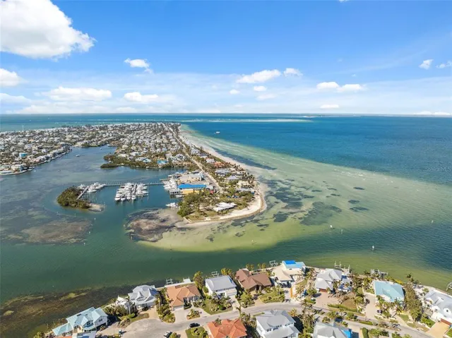 $4,186,000 | 727 Key Royale Drive, Holmes Beach, FL 34217