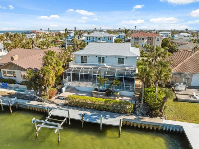 $4,186,000 | 727 Key Royale Drive, Holmes Beach, FL 34217