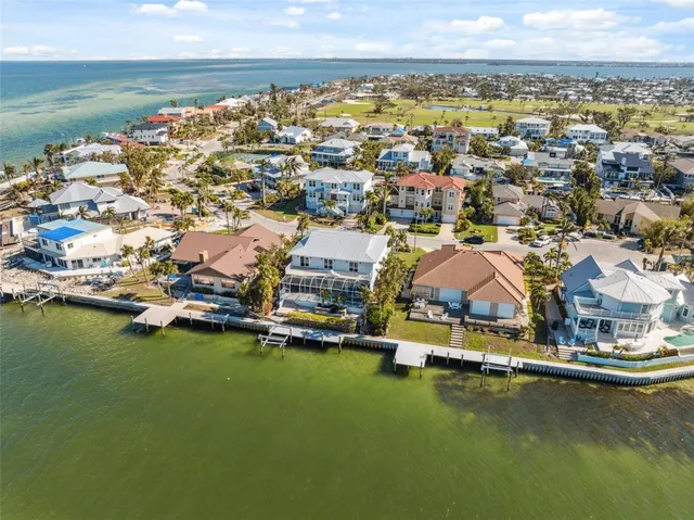 $4,186,000 | 727 Key Royale Drive, Holmes Beach, FL 34217