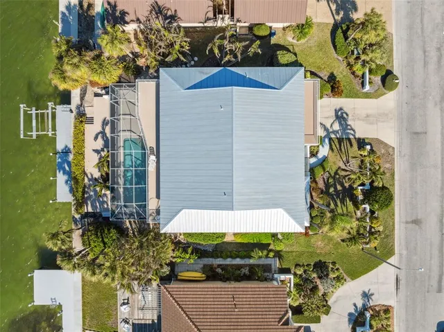 $4,186,000 | 727 Key Royale Drive, Holmes Beach, FL 34217