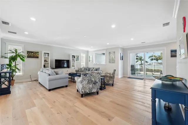 $4,186,000 | 727 Key Royale Drive, Holmes Beach, FL 34217