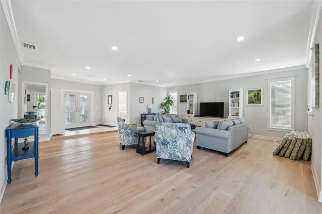 $4,186,000 | 727 Key Royale Drive, Holmes Beach, FL 34217