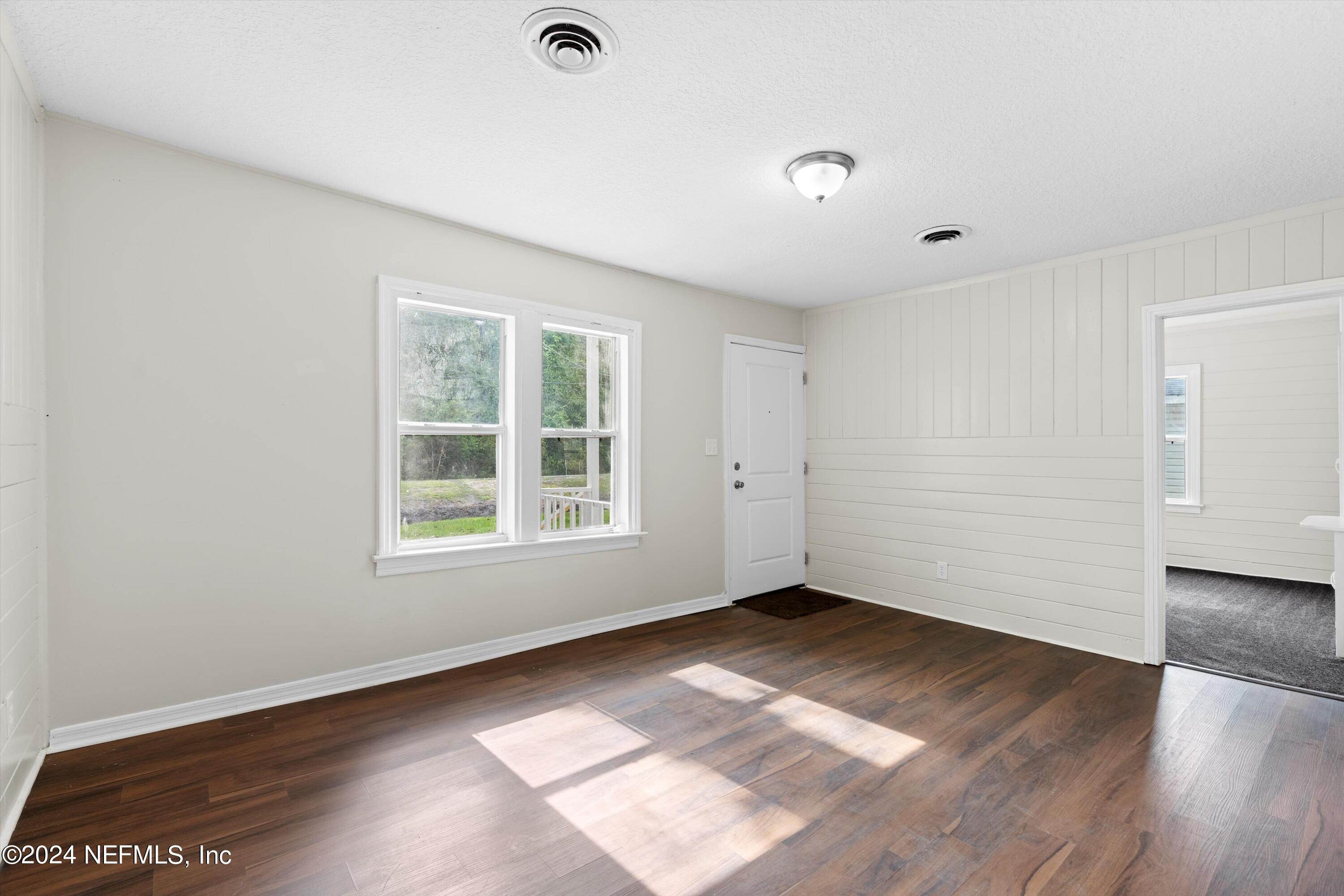 7607 Old Kings Road Jacksonville, FL 32219 - Photo 14 of 29 07-Living Room