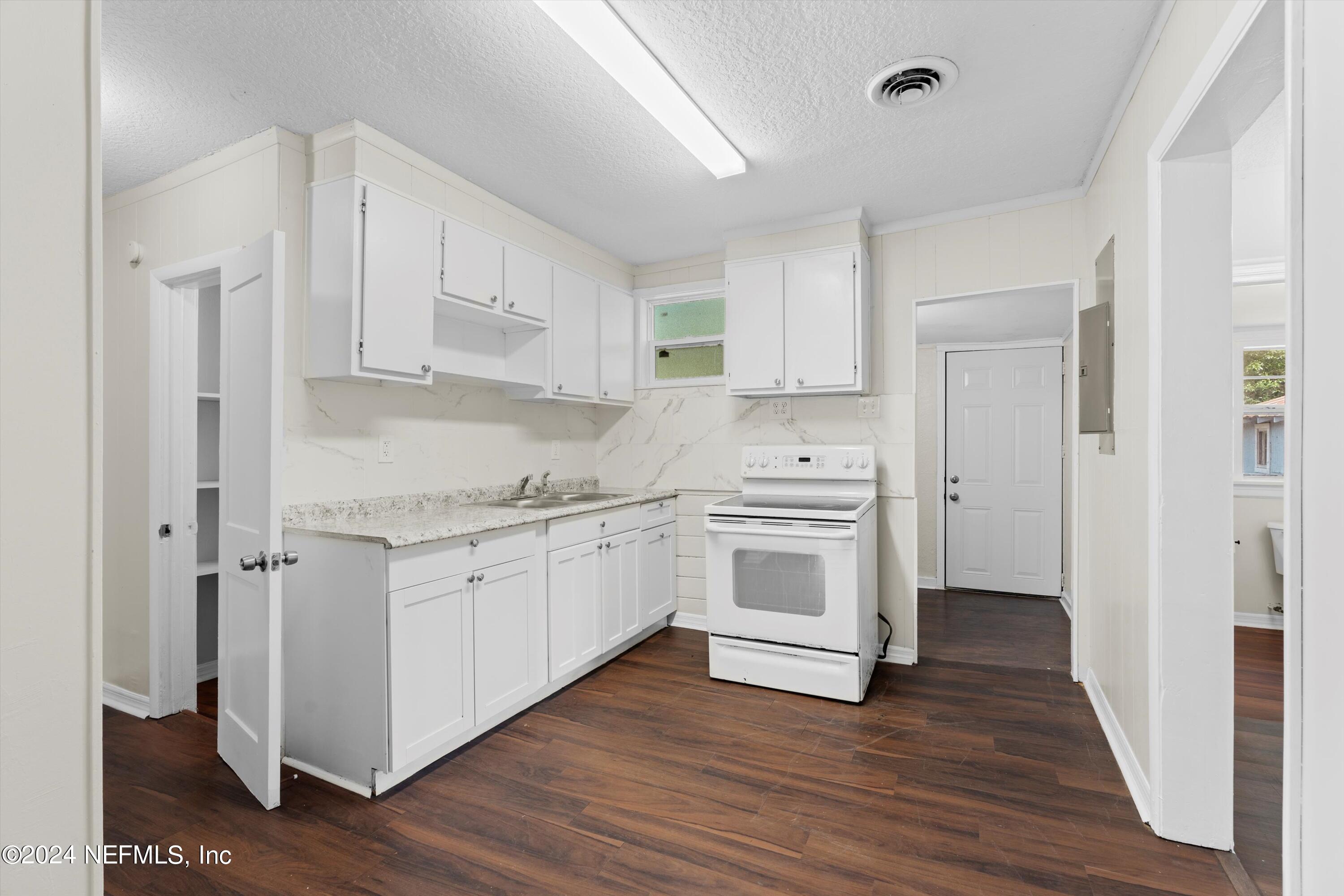 7607 Old Kings Road Jacksonville, FL 32219 - Photo 18 of 29 12-Kitchen