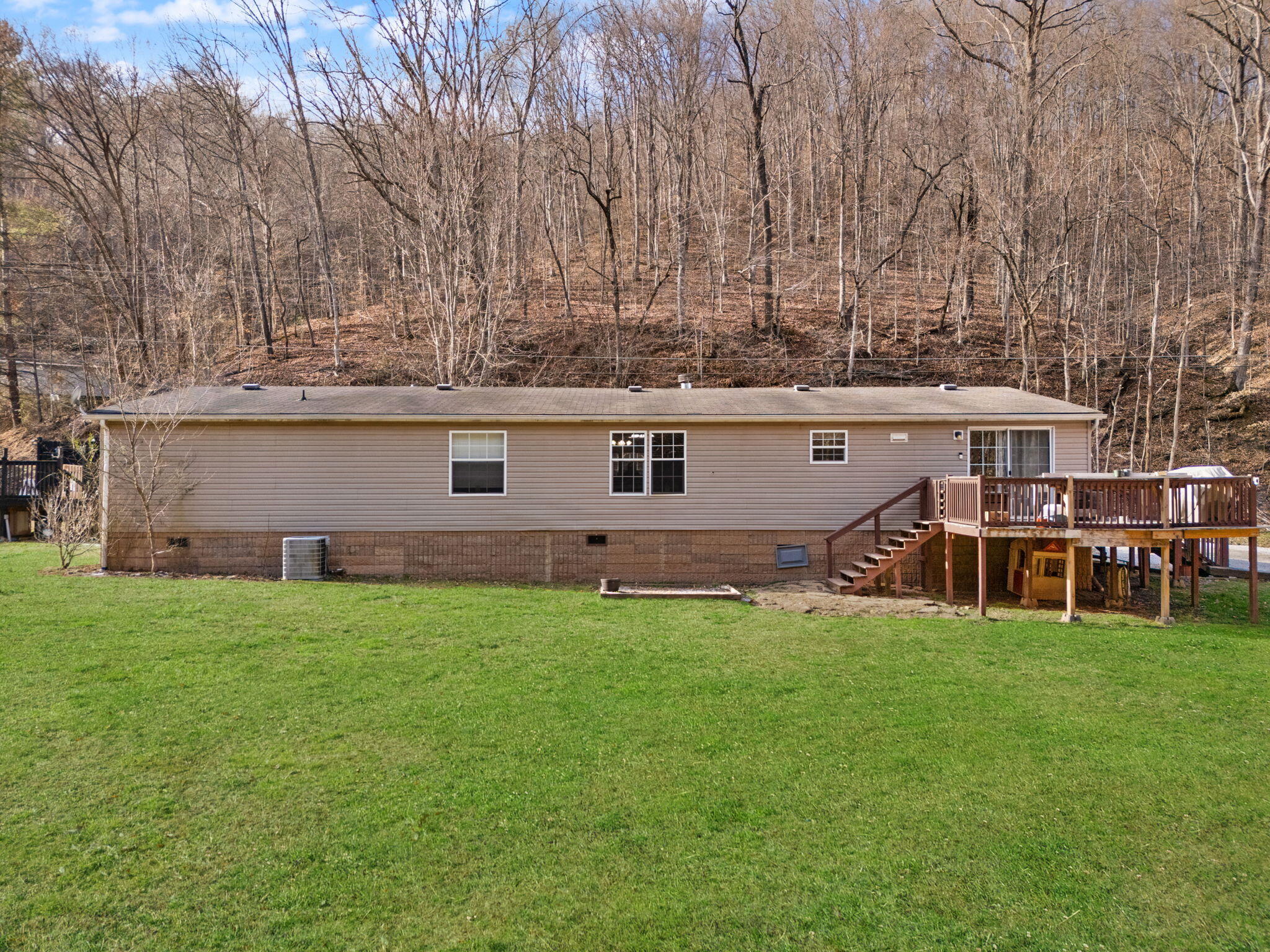 1065 Saplin Fork Road Manchester, KY 40962 - Photo 9 of 68 48-web-or-mls-DJI_20250301161006_0258_D