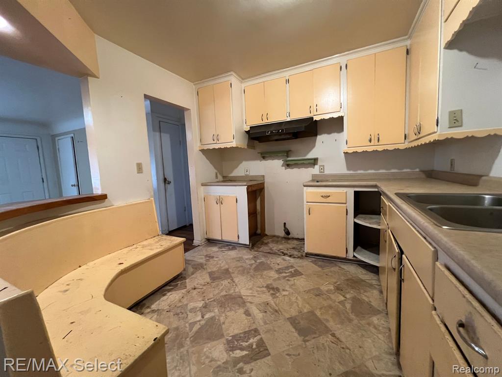 3211 South Center Road Burton, MI 48519 - Photo 7 of 30
