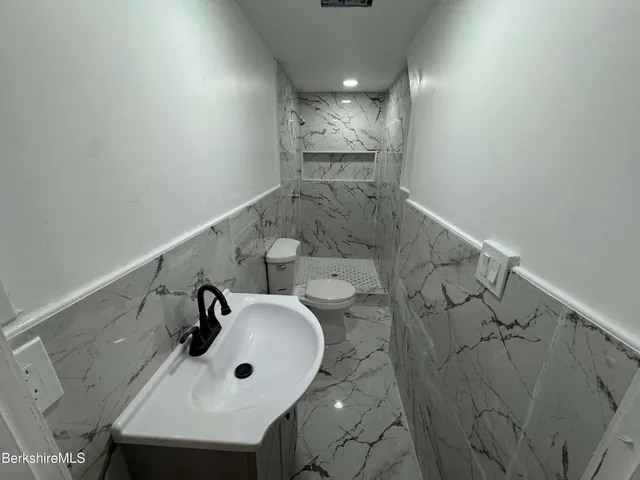 $1,500 | 16 North Summer Street, Unit 6, Adams, MA 01220