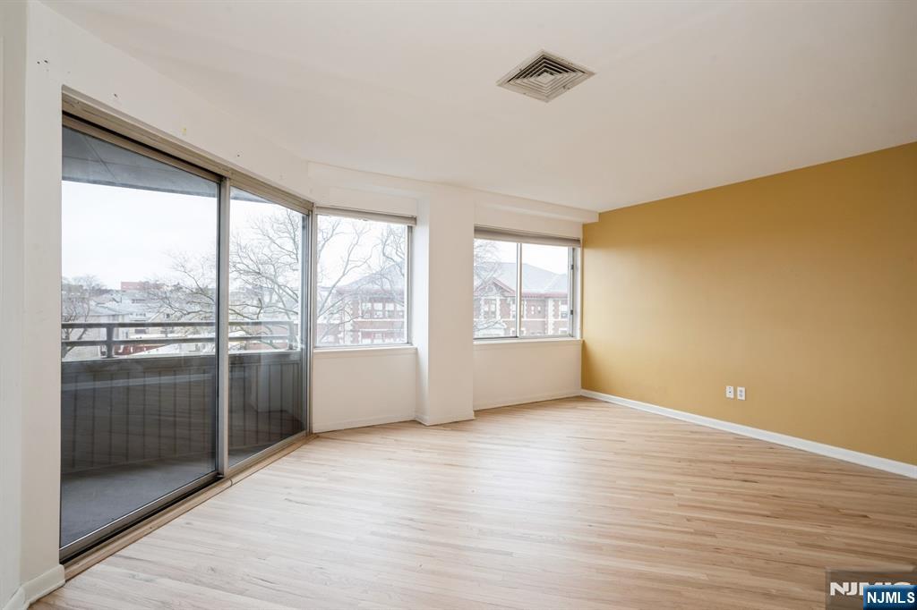 364 Palisade Avenue, Unit 4C Cliffside Park, NJ 07010 - Photo 12 of 19