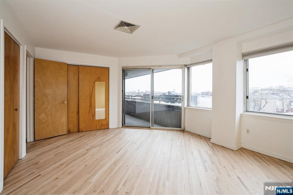 364 Palisade Avenue, Unit 4C Cliffside Park, NJ 07010 - Photo 13 of 19