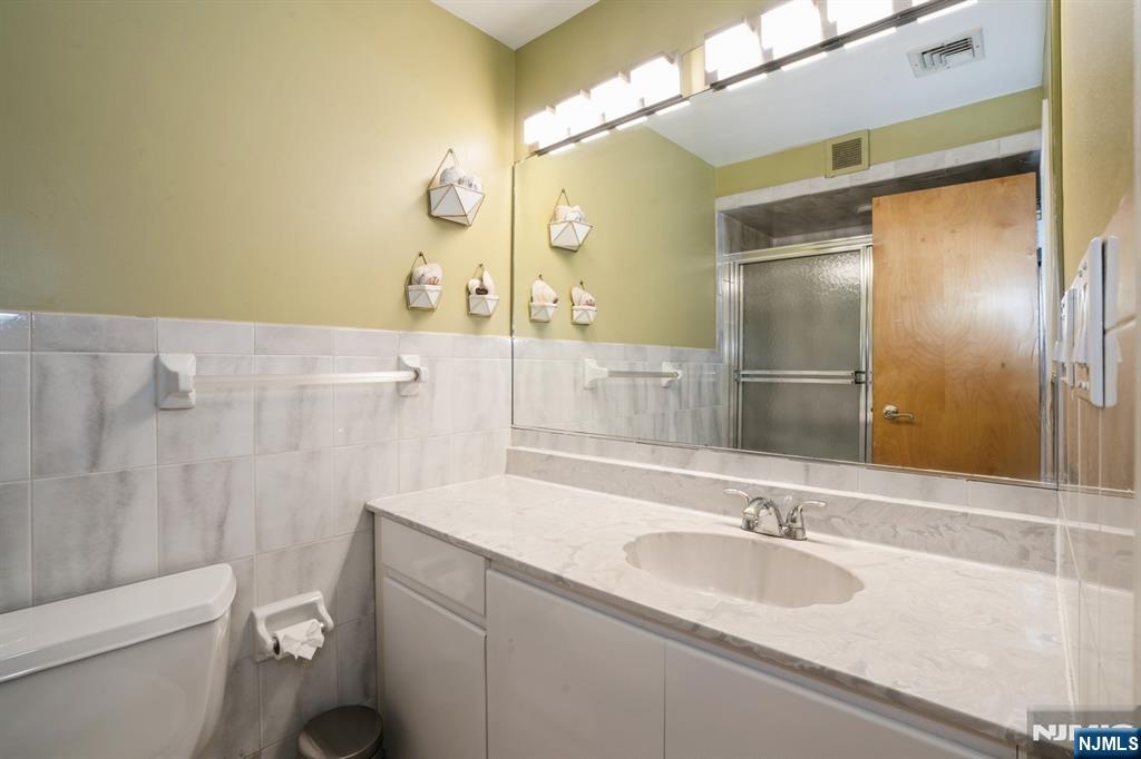 364 Palisade Avenue, Unit 4C Cliffside Park, NJ 07010 - Photo 14 of 19