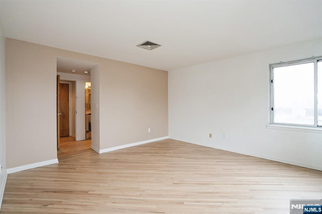 364 Palisade Avenue, Unit 4C Cliffside Park, NJ 07010 - Photo 15 of 19