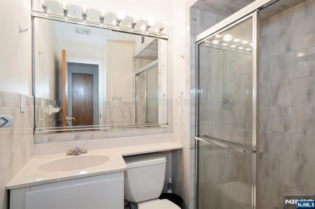 364 Palisade Avenue, Unit 4C Cliffside Park, NJ 07010 - Photo 17 of 19