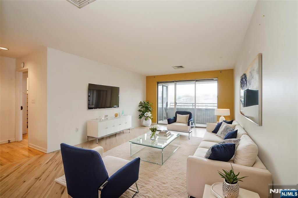 364 Palisade Avenue, Unit 4C Cliffside Park, NJ 07010 - Photo 9 of 19