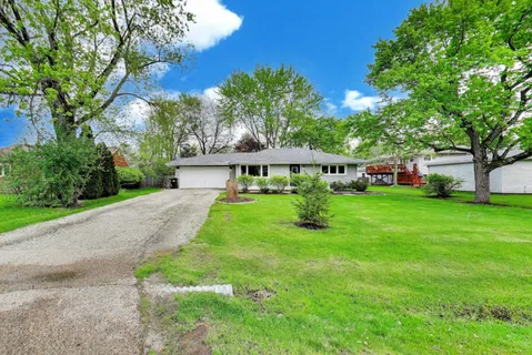 $330,000 | 9 Johnathan Road, Lake Zurich, IL 60047