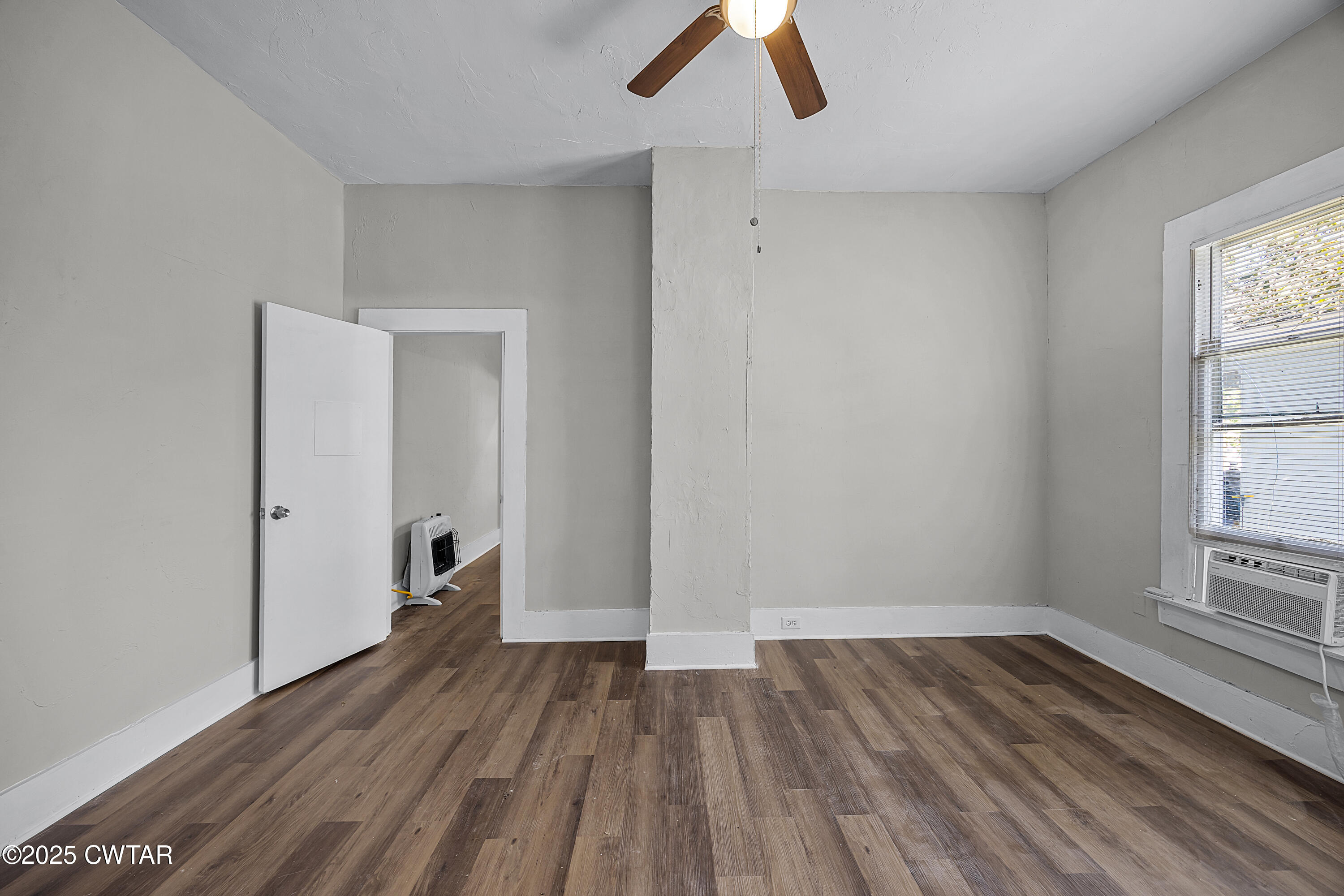 220 Division Avenue Jackson, TN 38301 - Photo 8 of 15 wooden floor in an empty room with a window