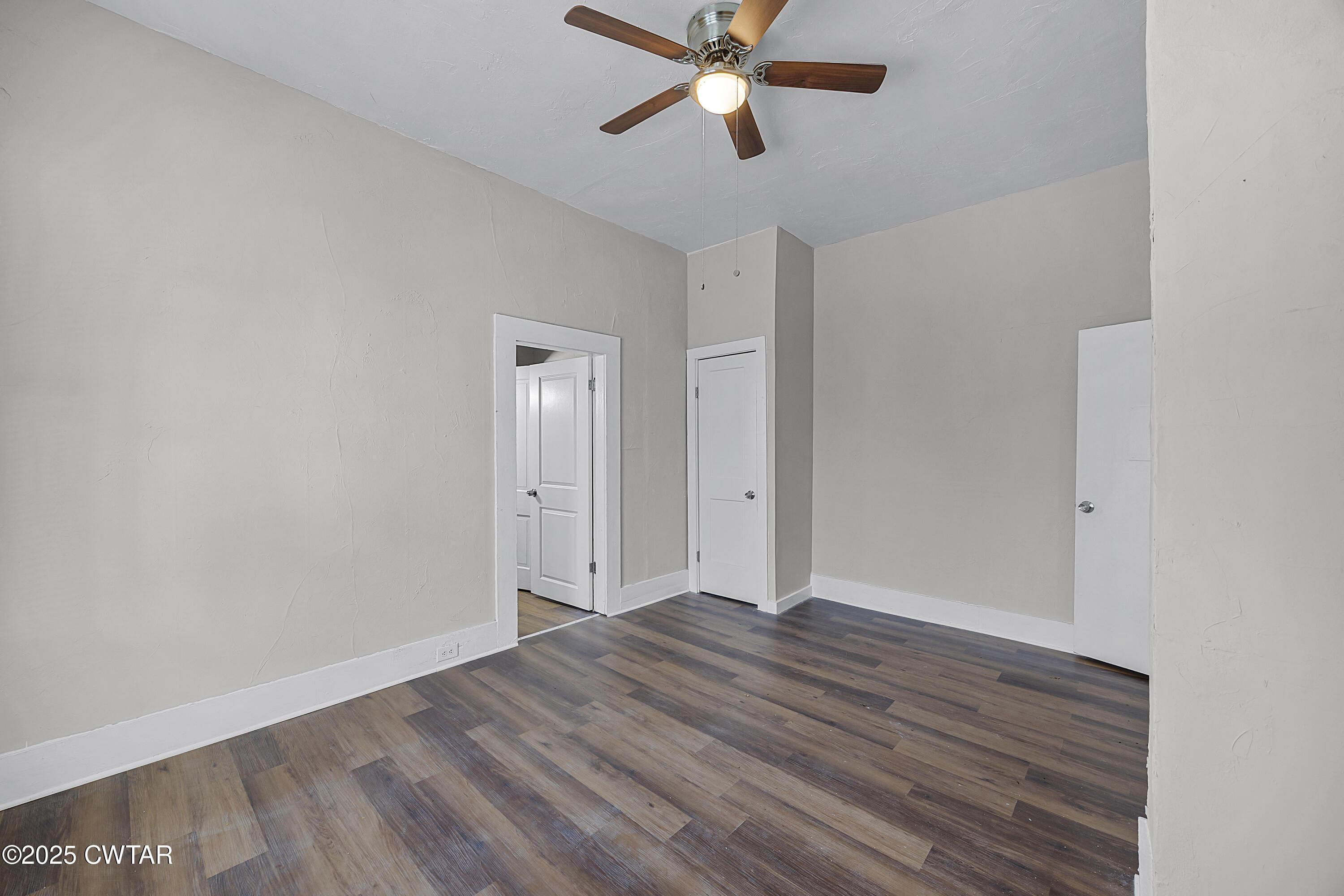 220 Division Avenue Jackson, TN 38301 - Photo 9 of 15 a view of an empty room and wooden floor