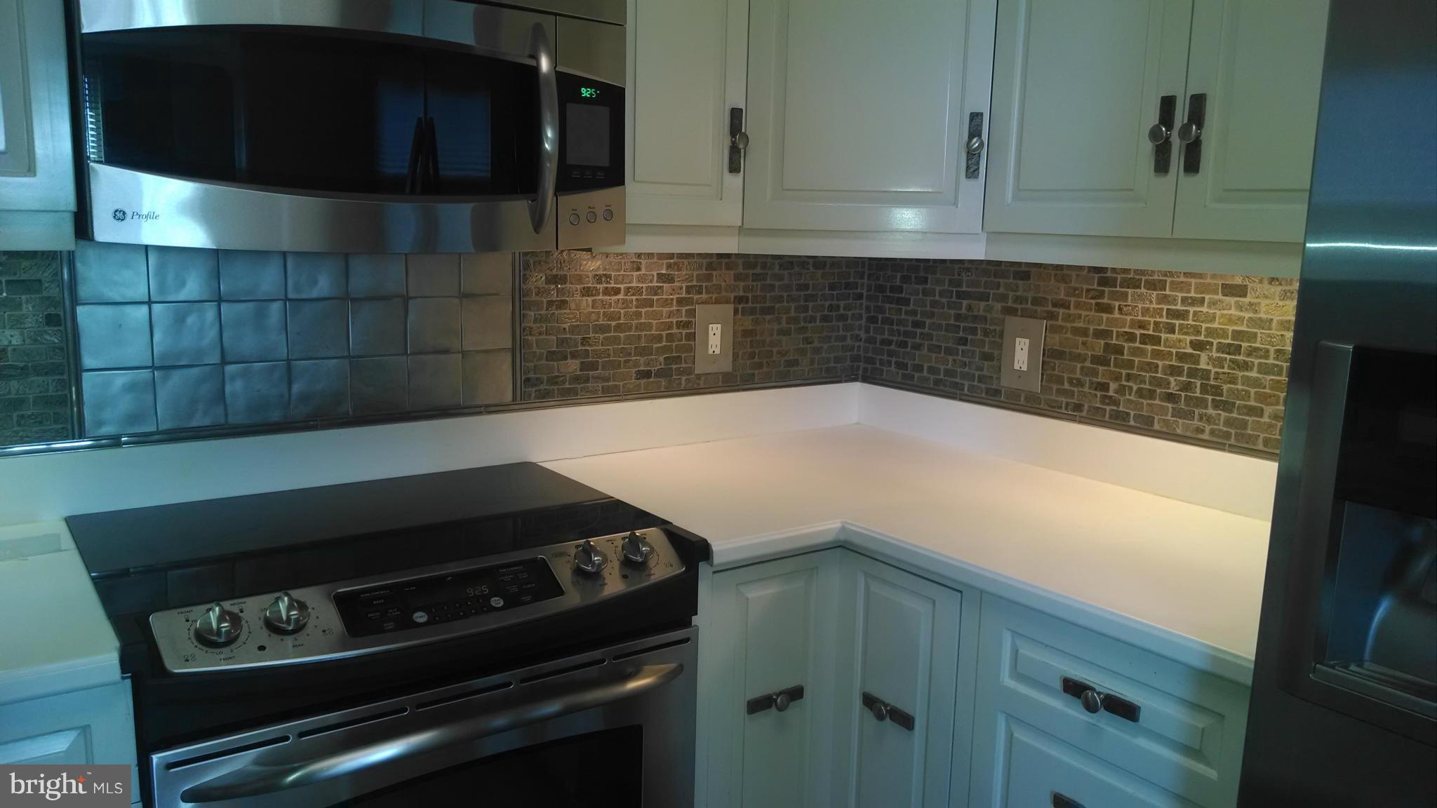 1101 St Paul Street, Unit 910 Baltimore, MD 21202 - Photo 3 of 19 Kitchen
