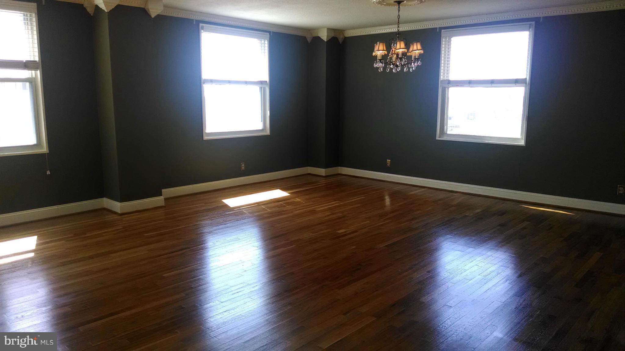 1101 St Paul Street, Unit 910 Baltimore, MD 21202 - Photo 5 of 19 Living Room