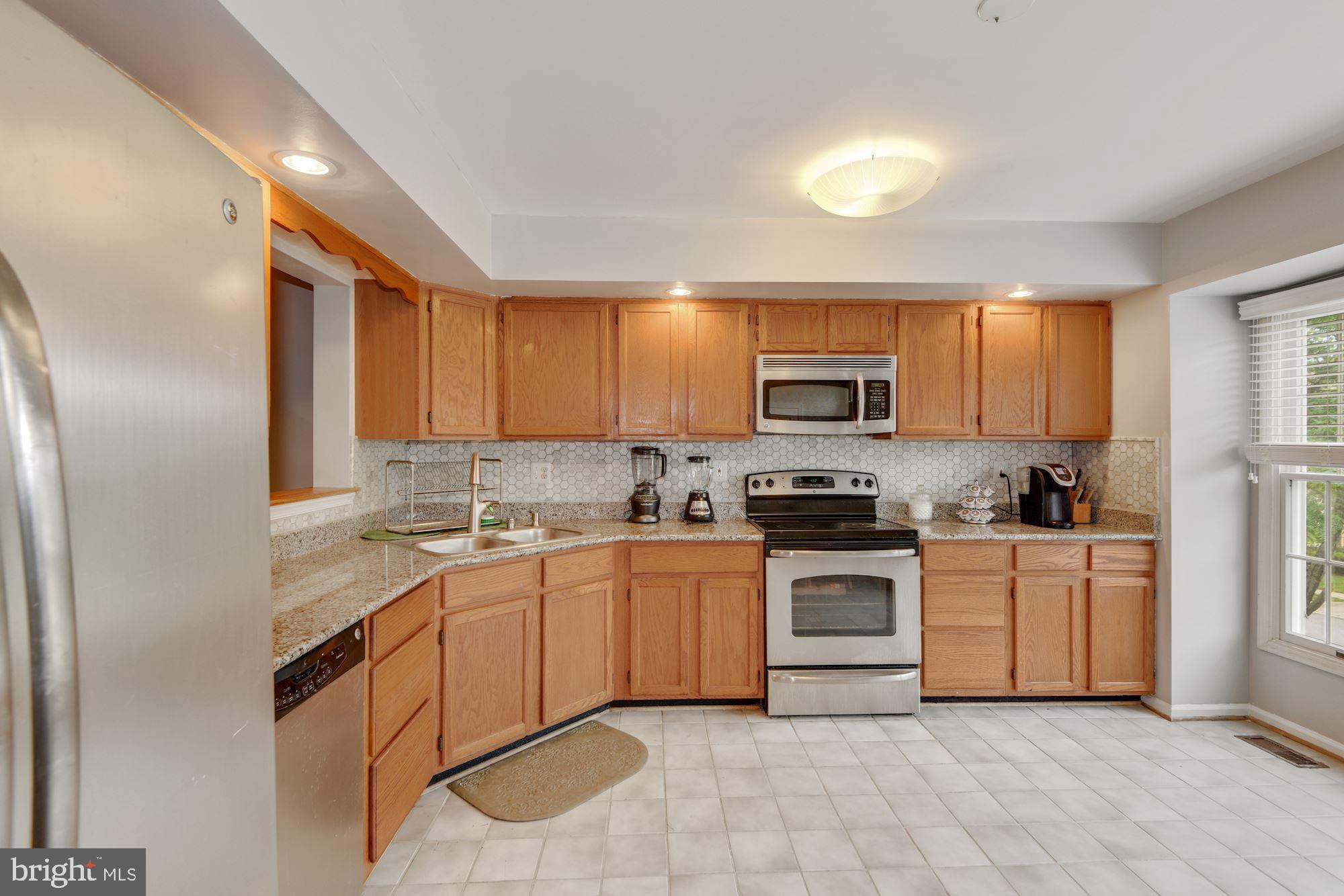 12100 Apache Tears Circle Laurel, MD 20708 - Photo 3 of 33