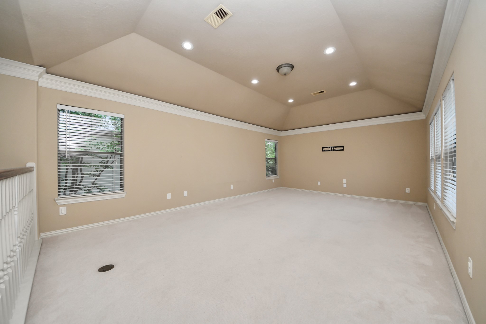 14454 Summerleaf Lane Houston, TX 77077 - Photo 40 of 50 an empty room with windows and closet