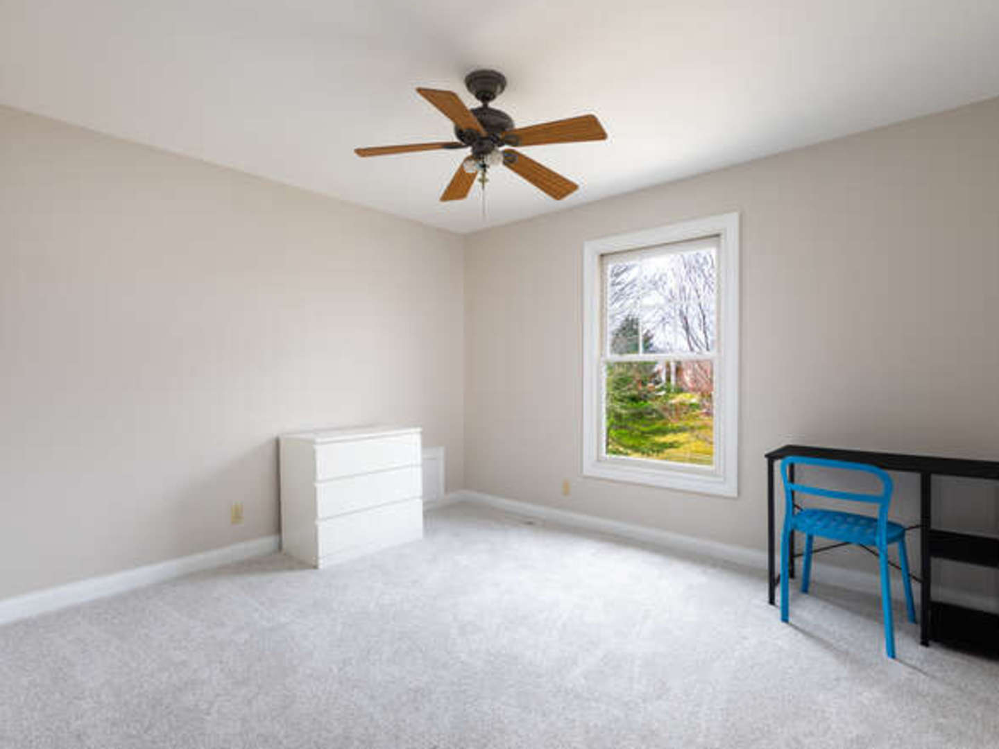 40-w046 Carl Sandburg Road St. Charles, IL 60175 - Photo 23 of 29 a view of an empty room with a window