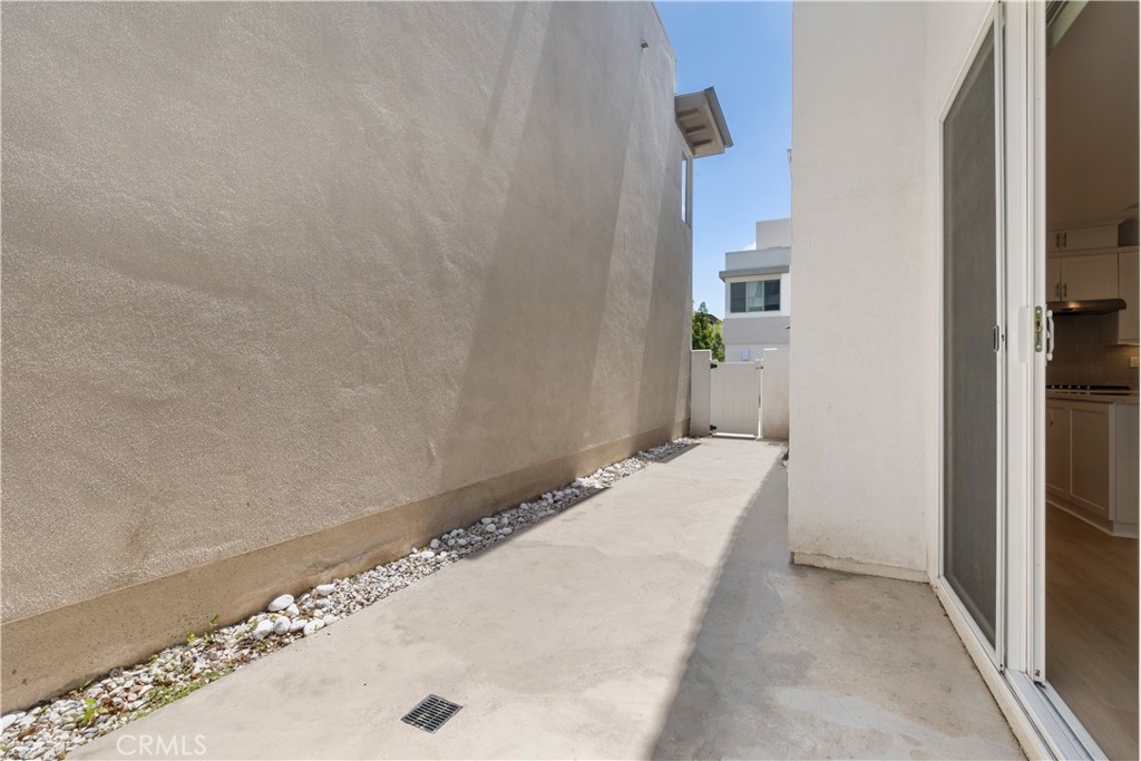 136 Modjeska Irvine, CA 92618 - Photo 35 of 39 a bathroom with a bathtub and shower