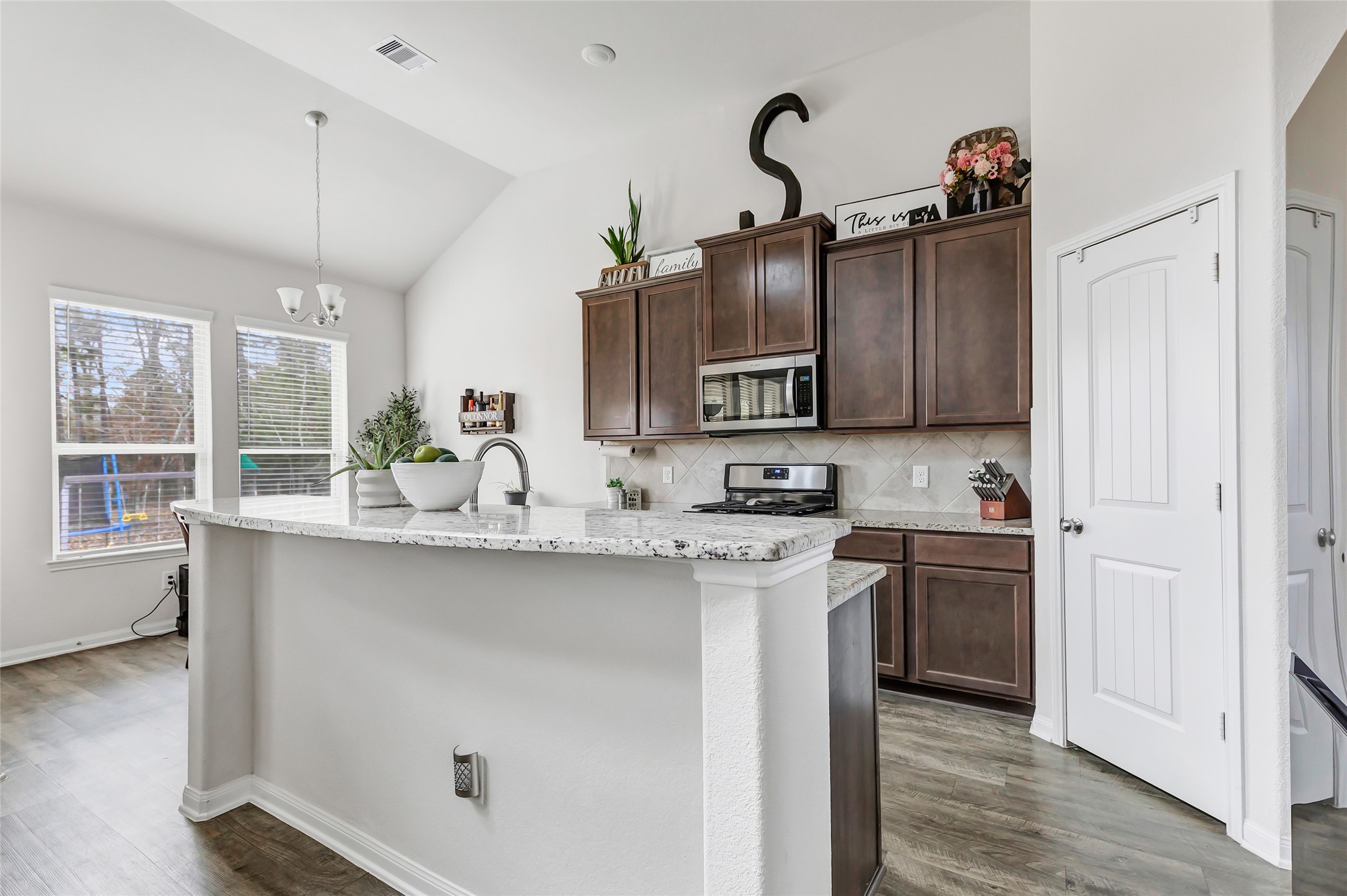 28511 Riverside Crest Lane Houston, TX 77336 - Photo 15 of 40 Kitchen with Island