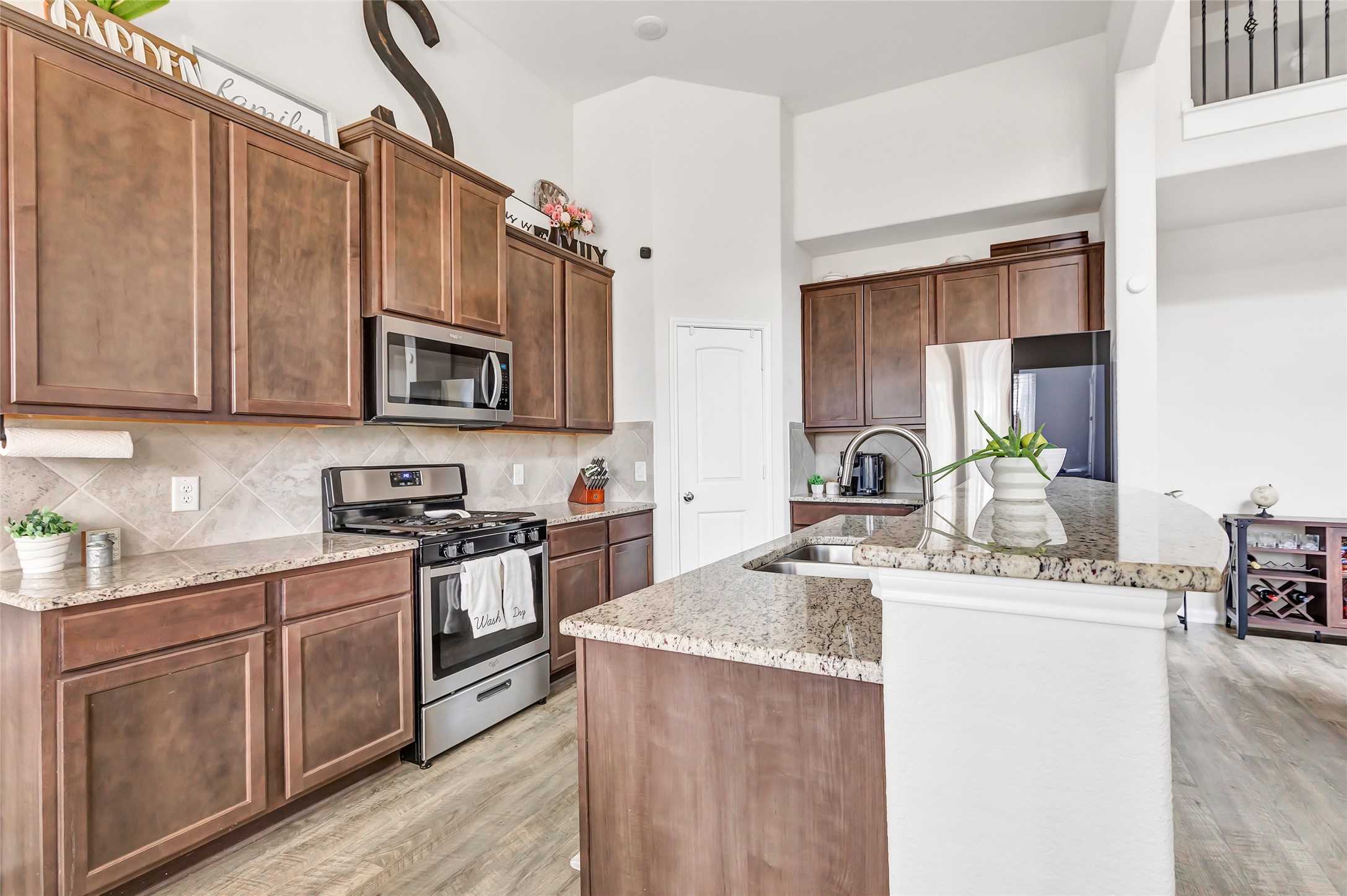 28511 Riverside Crest Lane Houston, TX 77336 - Photo 16 of 40 Kitchen with Island