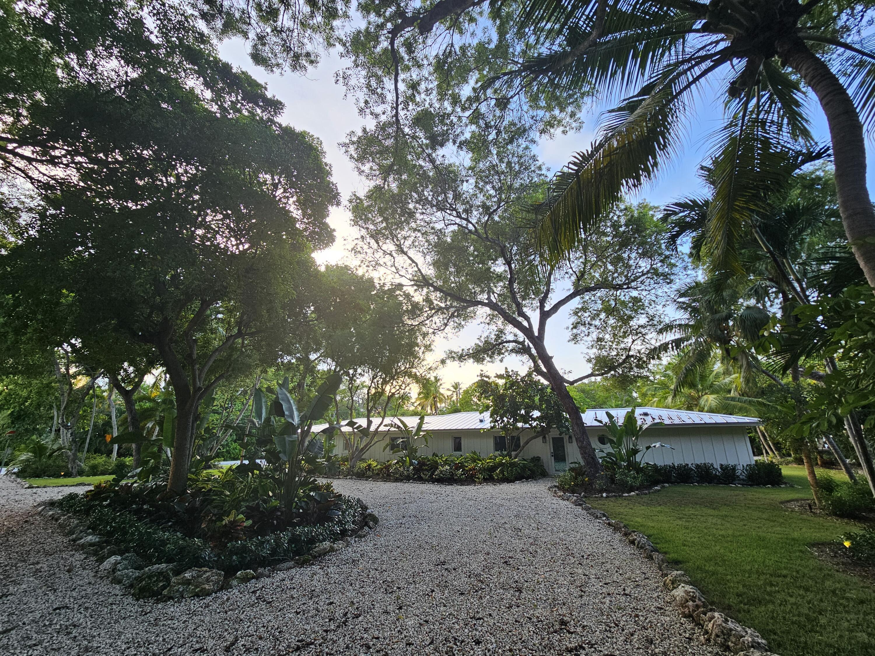 41 Sunset Road Key Largo, FL 33037 - Photo 55 of 61 front driveway